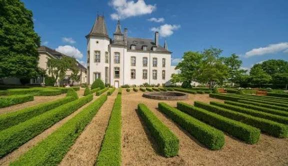 Château de Munsbach front view